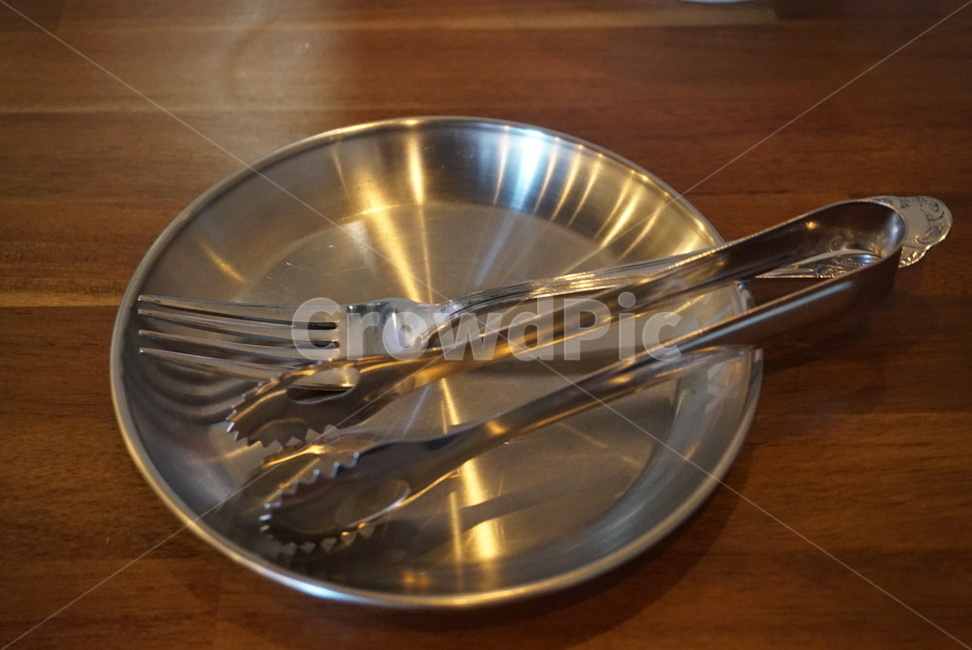 식기,접시,집게,포크,앞접시,plate,fork,tongs