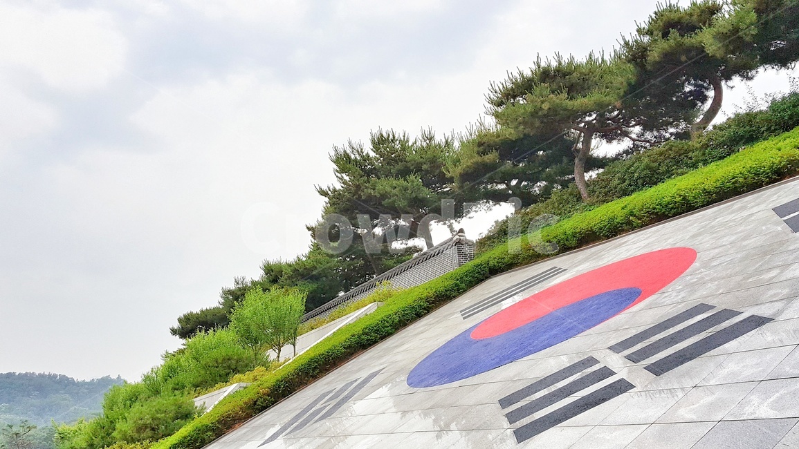 patriotic,symbol,patriotic martyr,flag,koreanlandmark,War,koreanculture,war veteran,national cemetery,Memorial Day,tourist,nationalflag,Armed Forces,grass,memorial,landmark,person of national merit,war,National Cemetery,korea,zeolite,soldier,Korean Flag,V