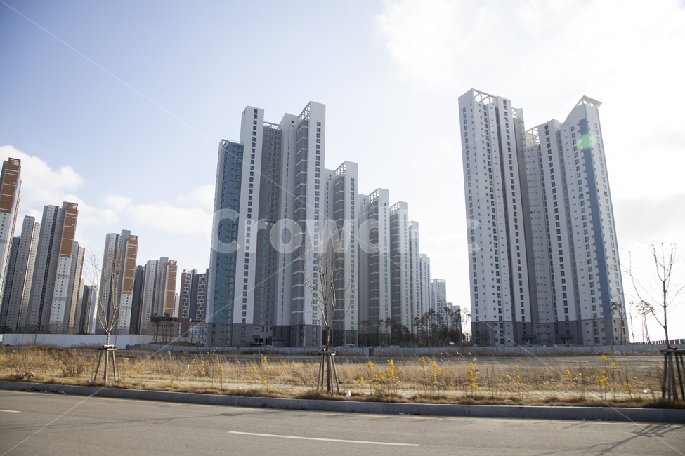 빌딩,건물,아파트,맨션,고층아파트,도시풍경,도시경관,도시,시티,단지,고층빌딩,고층건물,거리,거리풍경,시가지,주택,주택가,주택지,주거,부동산,아파트단지,하늘,푸른하늘,파란하늘,맑음,맑은날씨,쾌청,화창,맑은하늘,건축물,시설,블루,파랑,청색,풍경,경치,창문,산업,도로,배경,구름,도시,풍경,city,landscape,한국도시풍경,한국도시경관,korea cityscape