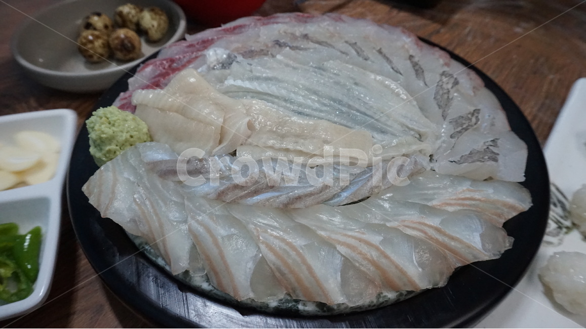 회,광어회,우럭,도다리,단백질,건강,다이어트,활어,물고기,fish,슬라이스,자르다,차리다,셋팅,set,정갈한,정리된,먹는,질감,투명,생선회,생선,바다,바닷가,먹다,스시,맛집,광어,맛있다,맛있는,cook,meal,dishes,수산물,해산물,fisheryproducts,seafood,날것,생것,싱싱한,신선한,참치,와사비,요리,모듬회,회모듬,음식,food,식재료,음식,식재료,요리,food,cook,meal,dishes,food reserves,수산물,해산물,fishery products,seafood
