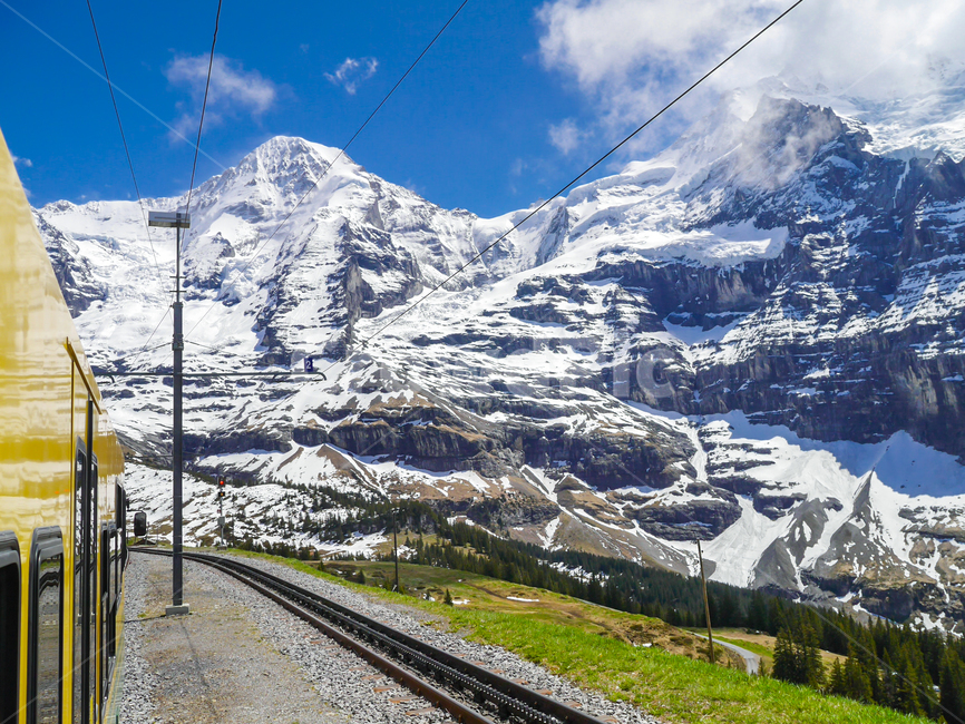스위스,융프라우,융프라우요흐,산악열차,등반열차,설산,희눈,눈덮힌,산,알프스,알프스산맥,열차,기차,관광열차,기차여행,아름다운,자연,풍경,경치,유럽,파란,하늘,구름,교통,철도,자연,풍경,nature,landscape,해외,외국,세계,foreign,oversea,world,세계자연풍경,해외자연풍경,외국자연풍경,world nature landscape,교통,교통수단,traffic,transportation,railway,rail,레일,train track,기찻길