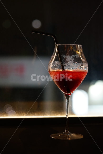 칵테일,색감,컬러풀,데이트,레드,알콜,빨강,red,딸기,음료,마실거리,빨대,기념일,과일,디너,기념일,축하,anniversary,congratulation,celebrate,celebration,술,주류,alcohol