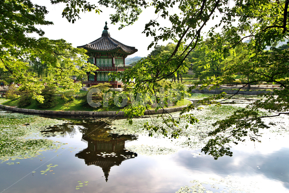향원정,경복궁,향원지,보물제1761호,취향교,연못,고건축,고종,정자,나무다리,한국전통,한국문화,korean traditional,korean culture,랜드마크,landmark,tourist attraction,한국랜드마크,한국관광지,한국명소,korea landmark,korea tourist attraction,건축물,건물외관,exterior,building,structure,architecture,construction