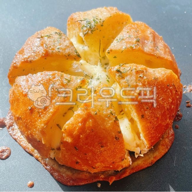 마늘빵,빵,음식,간식,브런치,디저트,식사,파슬리가루,파슬리,bread,food,meal
