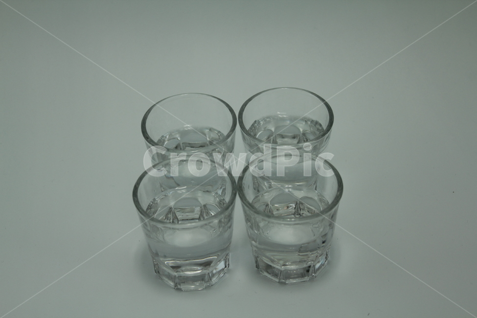 소주,소주잔,술잔,알콜,음주,한잔,소주잔들,투명,투명한잔,투명소주잔,사물,물건,오브젝트,thing,object,matter