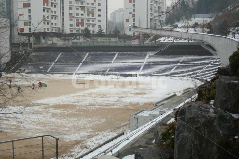 난간,운동장,눈,겨울,빌딩,겨울,계절,winter,season,도시,풍경,city,landscape,building,건물