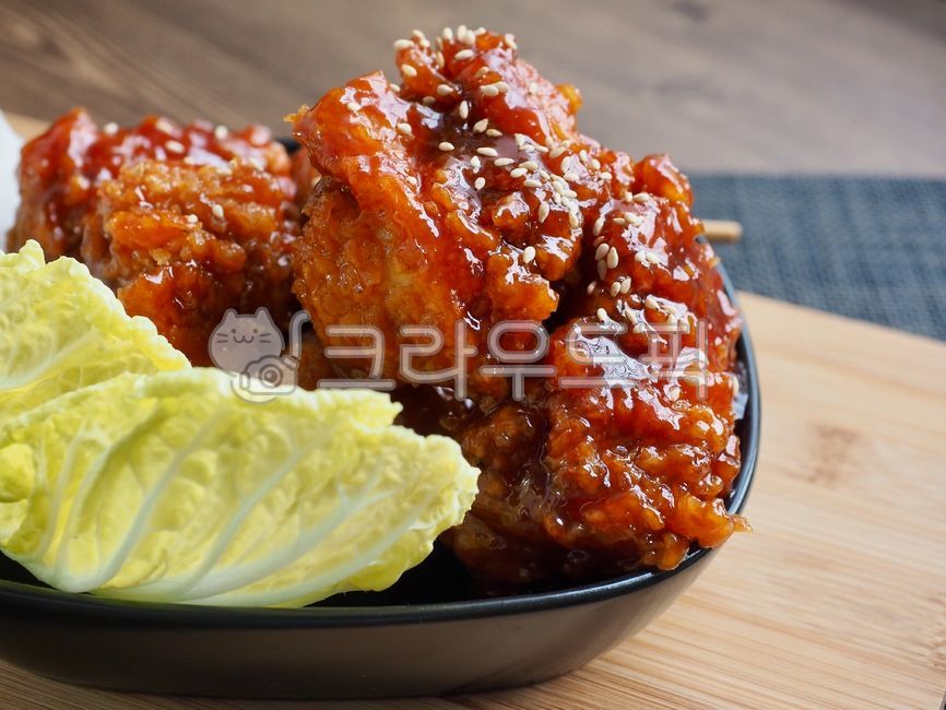양념치킨,seasonedchicken,치킨,후라이드치킨,튀긴음식,음식,배경,닭고기요리,요리,식사,chicken,friedchicken,friedfood,food,background,chickenmeat,cooking,meal,채소,음식,식재료,요리,food,cook,meal,dishes,food reserves,육류,고기,meat