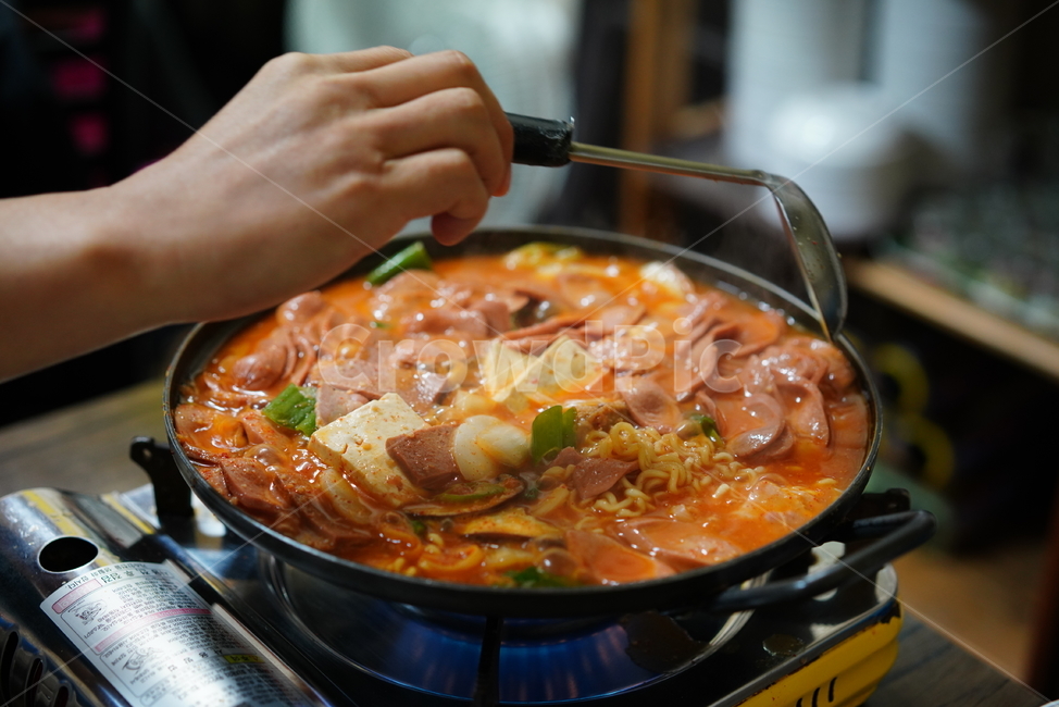 부대찌개,냄비,한식,먹거리,음식,국물,술안주,food,찌개,햄,식사,요리,meal,음식,식재료,요리,food,cook,meal,dishes,food reserves,한식,한국음식,한국요리,korean food,korean dishes,korean meal,korean cook