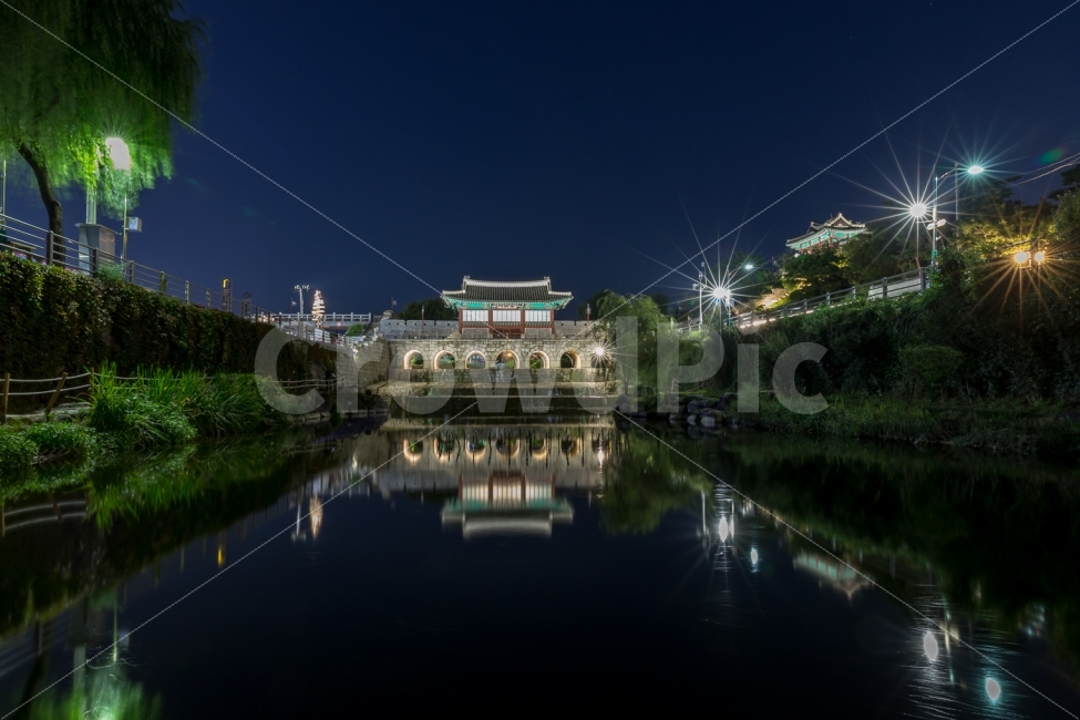 풍경,야경,반영,화홍문,수원화성,수원,야경,밤,풍경,nightscape,night,landscape,한국전통,한국문화,korean traditional,korean culture,랜드마크,landmark,tourist attraction,한국랜드마크,한국관광지,한국명소,korea landmark,korea tourist attraction,castle,성,architecture,건축물,building,건물,fort,요새,moat,해자 외호