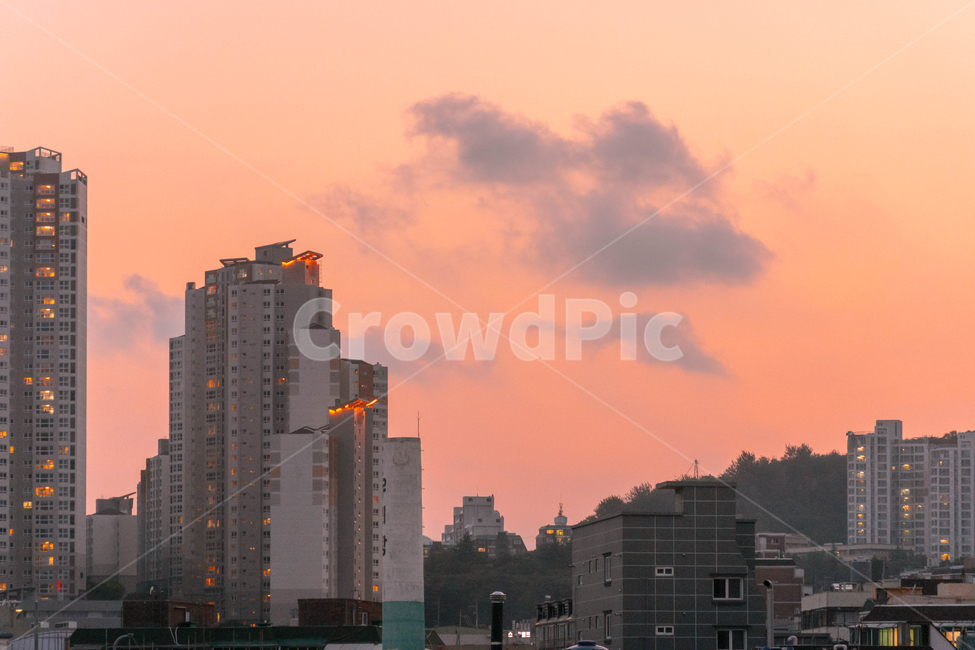 building,건물,city,시티,highrise,고층건물,town,도시,urban,어반,사무실건물,officebuilding,굴뚝,chimney,구름,하늘,sky,cloud,노을,해질녘,sunset,선셋,도시,풍경,city,landscape,한국도시풍경,한국도시경관,korea cityscape,high rise,고층 건물,office building,사무실 건물