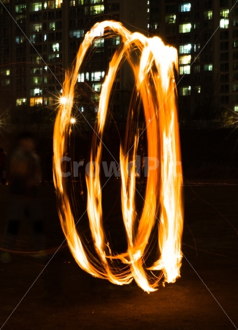 불,불꽃,쥐불놀이,야경,정월대보름,야경,밤,풍경,nightscape,night,landscape,한국전통,한국문화,korean traditional,korean culture,축제,행사,festival,carnival,event,bonfire,모닥불,flame,fire,lighting,조명