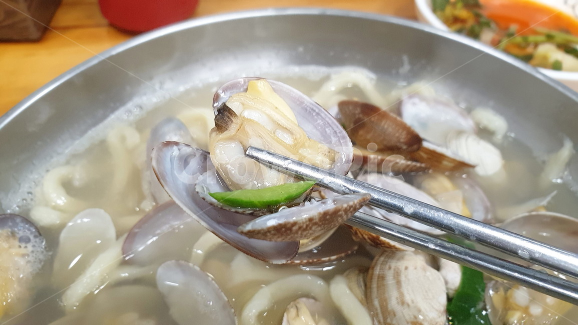 칼국수,바지락,바지락칼국수,조개,해물,해산물,국수,식사,메뉴,요리,레시피,food,누들,noodle,맛집,점심,점심메뉴,점심식사,별미,cook,식자재,식재료,recipe,한국요리,젓가락,저범,국물,음식,식재료,요리,food,cook,meal,dishes,food reserves,면류,면요리,noodles,한식,한국음식,한국요리,korean food,korean dishes,korean meal,korean cook