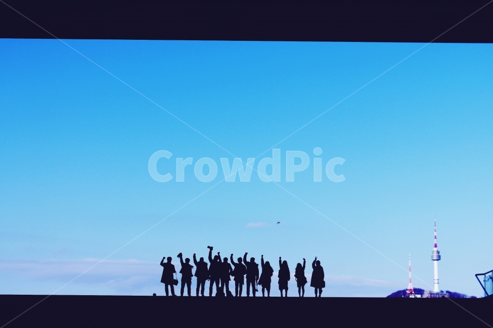 하늘,그림자,실루엣,남산,파란하늘,단체,shadow,만세,화이팅,친구,우정,sky,blue,가을,fall,autumn,랜드마크,landmark,tourist attraction,한국랜드마크,한국관광지,한국명소,korea landmark,korea tourist attraction,사람들,대중,군중,other people,crowd,인물실루엣,사람실루엣,character silhouette,human silhouette,person,사람,human,인간