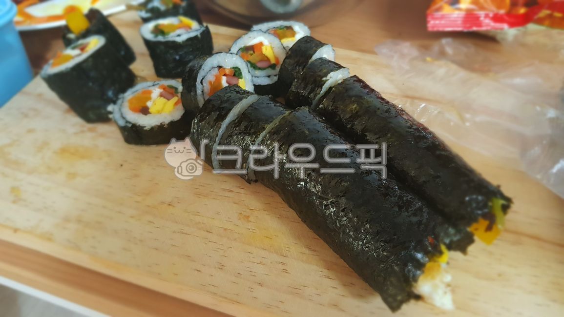 소풍,김밥,음식,김밥썰기,한국음식,한국요리,koreanfood,food,dish,단무지,피크닉,도시락