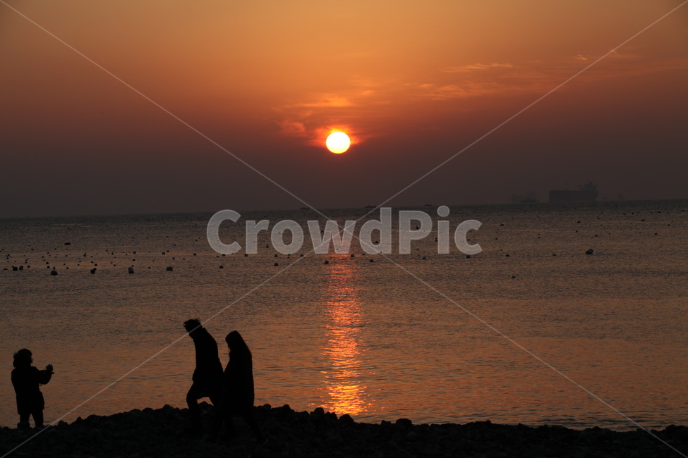 새해,일출,시작,태양,노을,자연,풍경,nature,landscape,사람들,대중,군중,other people,crowd,인물실루엣,사람실루엣,character silhouette,human silhouette,human,인간,person,사람,outdoors,옥외,dawn,새벽,sunset,일몰,red sky,붉은 하늘,sky,하늘,dusk,황혼,sunlight,햇빛
