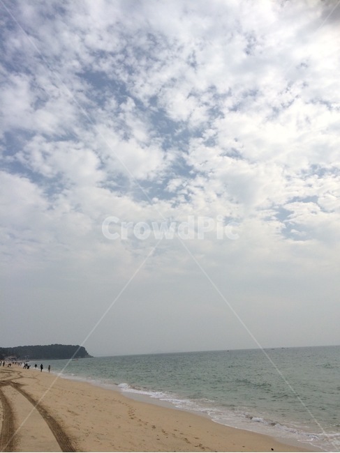 해변,구름,모래,바다,하늘,파도,여유,발자국,파란