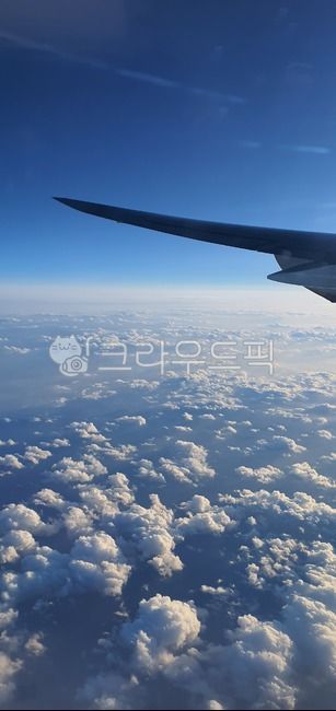 비행기뷰,하늘,창공,구름위,비행기창문,비행기창밖,공중,하늘뷰,구름뷰,여행뷰,outdoors,skyview