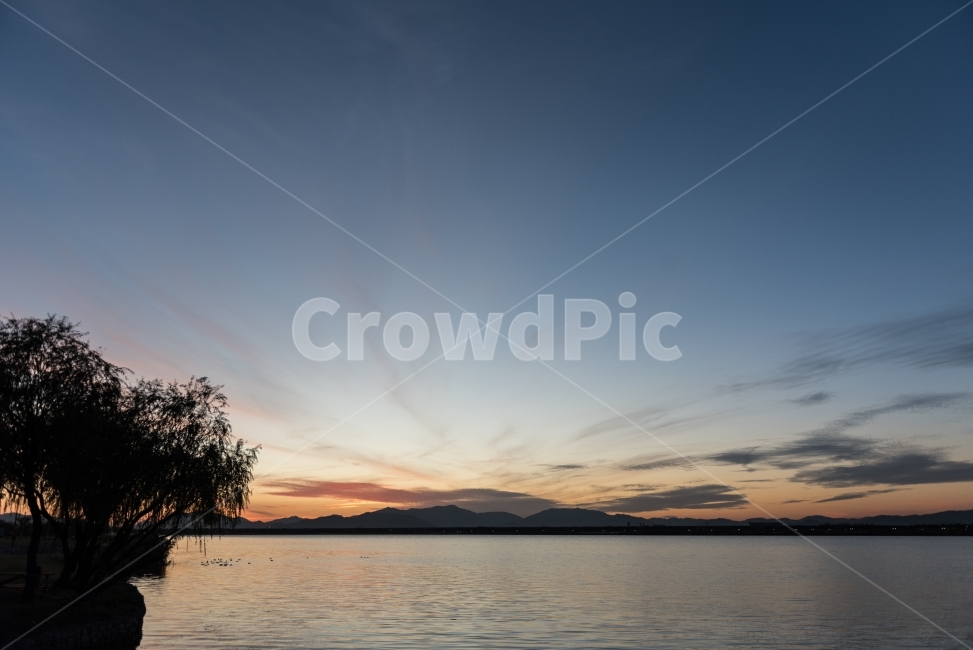 sky,fine dust,sunrise,night,backlight,Nakdong River,riverside,Samnak Park,clouds,Samnak Ecological Park,river breeze,morning,afternoon,sunset,dawn,evening,glow,shimmer,walk