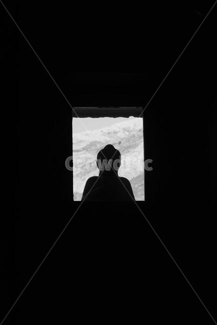 붓다,부처,불상,흑백,붇다,bouddha,불교,명상,실루엣,meditation,silhouette,bouddhisme,적막,고요,창,빛,그림자,icon,이콘,상,iconography,shadow,모노톤,monochrome,모노크롬,monotone,minimal,simple,minimalisme,minimalimage,사물,오브제,objet,부처님오신날,석가,석가여래,가부좌상,불교이미지,부처이미지