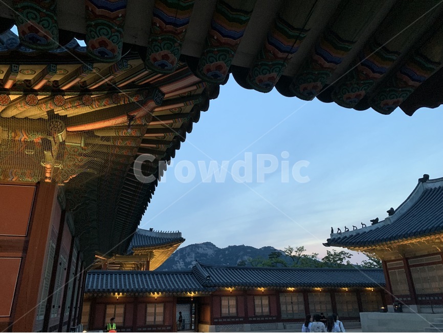 경복궁,한옥,고궁,처마,기와,야경,야경,밤,풍경,nightscape,night,landscape,한국전통,한국문화,korean traditional,korean culture,랜드마크,landmark,tourist attraction,한국랜드마크,한국관광지,한국명소,korea landmark,korea tourist attraction,architecture,건축물,building,건물,patio,안마당,shrine,신사,worship,예배