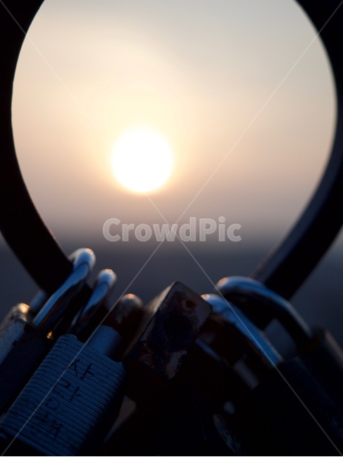 사랑,사랑해,열쇠,일몰,사랑열쇠,사랑의열쇠,잠금,약속,노을,태양,석양,저녁,한국,다양한,감성,빛,사물,물건,오브젝트,thing,object,matter