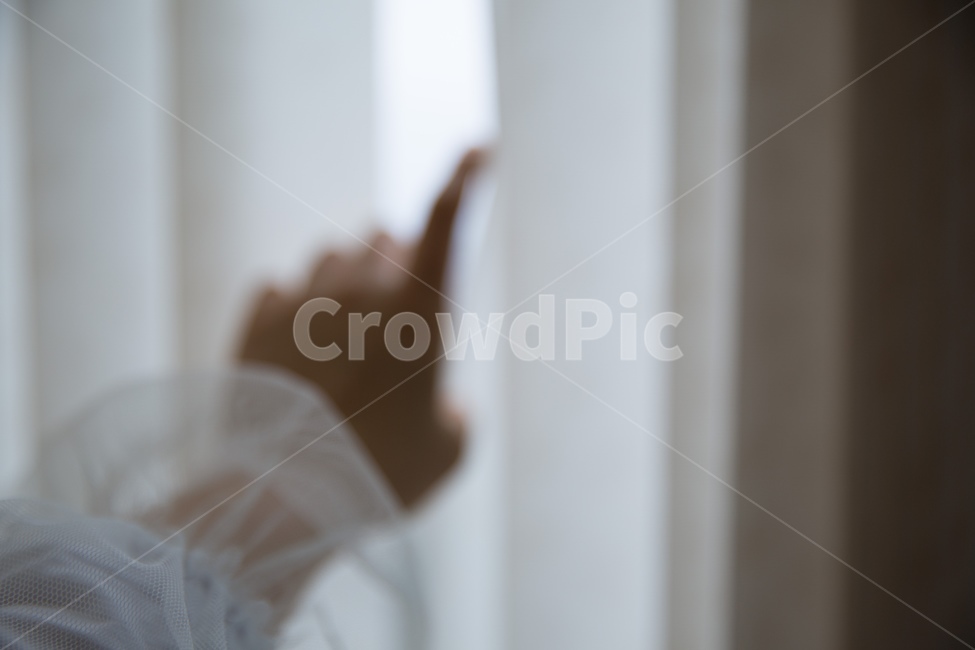 은은한,소녀감성,소녀,손,몽환적,꿈,하얀색,흰,시력,아득한,사람,인물,인간,human,person,신체일부,몸,body,손,제스처,표시,손짓,표현,gesture,hand,sign,expression,감성,sensible,feeling