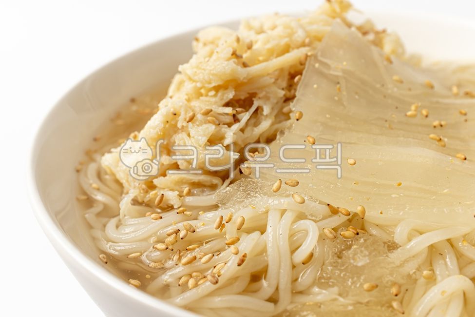 초계국수,국수,냉면,닭고기,식초,닭냉면,국물,한국음식,한국문화,음식,식사,식품,식료품,재료,식재료,음식재료,클로즈업,새콤한,시원한