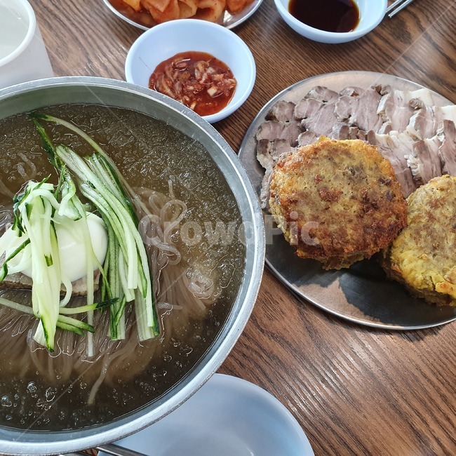 food,음식,식사,meal,요리,냉면,완자,고기완자,수육,음식,식재료,요리,food,cook,meal,dishes,food reserves,면류,면요리,noodles