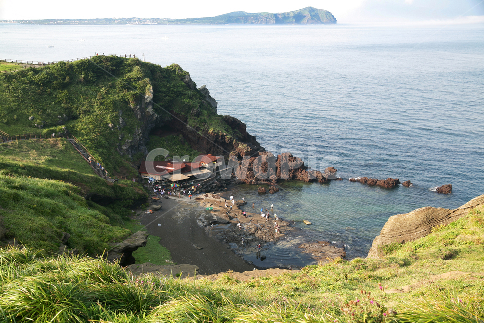 제주,성산일출봉,해녀,해녀물질,우도,바다,구름,풀,식물,나무,해안,경치,풍경,전경,제주해녀,promontory,곶,nature,자연,outdoors,옥외,land,땅