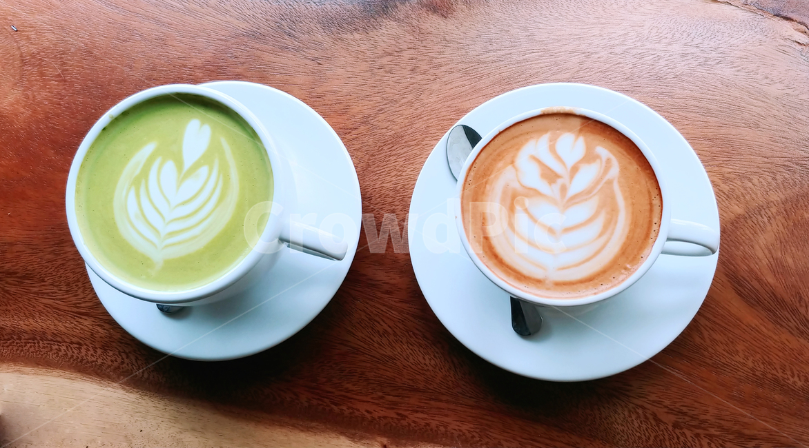 녹차라떼,cup,컵,라떼,받침접시,beverage,도기류,coffeecup,카페라떼,카페메뉴,녹차음료,커피,카페감성사진,greentealatte,cafelatte,녹차라떼와카페라떼,카페,커피,카페,coffee,cafe