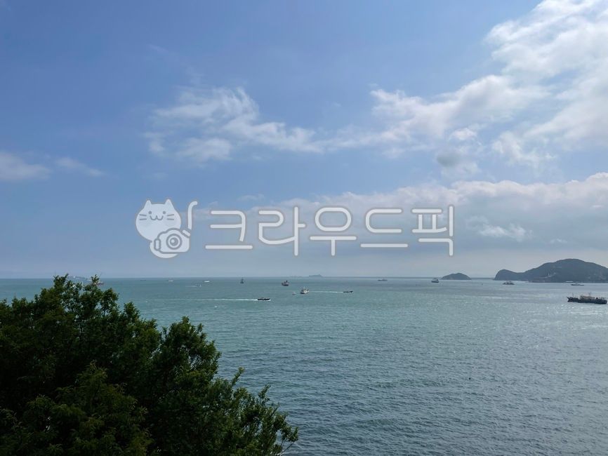 sights,scenery,sea,scene,cloud,Busan attractions,view,sight,koreaattraction,sky,coastline,green,nature,tree,koreanview,water,attraction,ocean,outdoors,blue,busan,shoreline,landscape,Sky blue