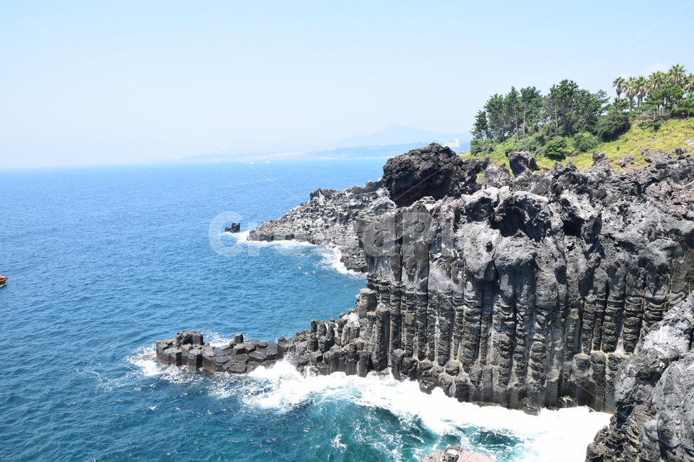 제주도,주상절리,바다,파도,sky,자연,풍경,nature,landscape,한국자연풍경,한국자연경관,korea nature landscape,제주도,jeju,jeju island,outdoors,옥외,land,땅,promontory,곶,ocean,대양,water,물,sea,shoreline,해안선