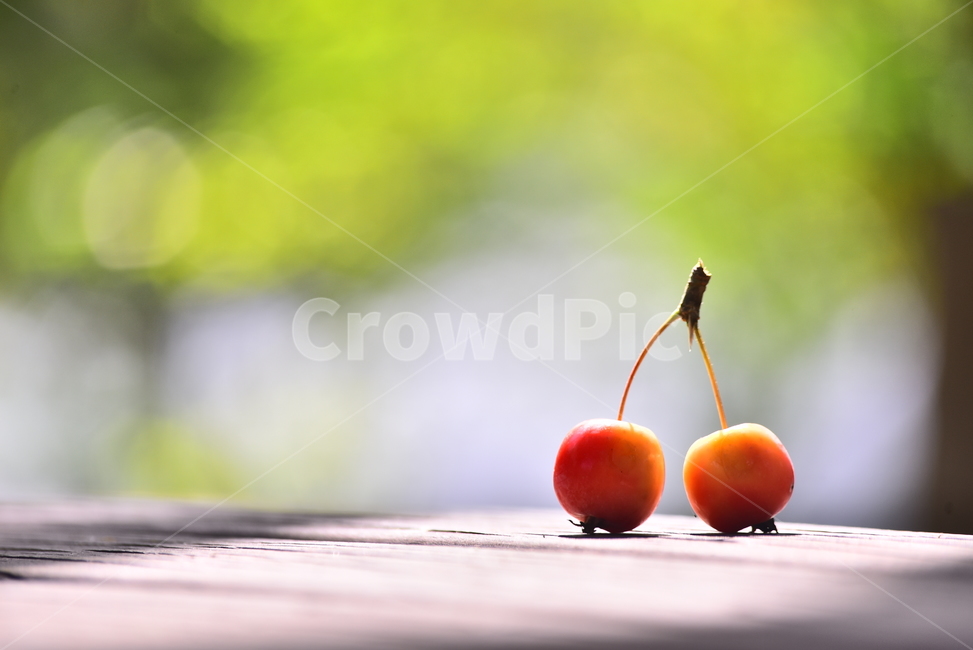 사과,애기사과,능금,과일,식용,음식,푸드,apple,fruit,간식,디저트,먹거리,구연산,달콤,새콤,나무열매,열매,데크,빛,food,plant,식물,deck,2,둘,나뭇결,배경,바탕,백그라운드,background,보케,빛망울,빨강색,레드,과일,열매,fruit