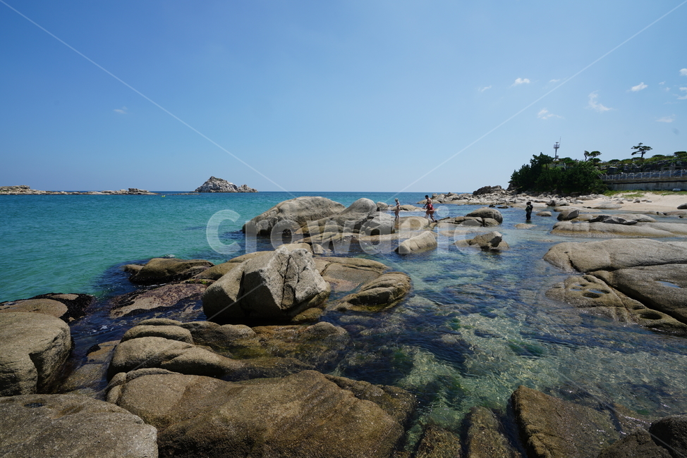 바다,바닷가,자연,풍경,하늘,물,색감,여름,휴가지,sea,sky,바위