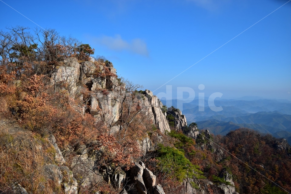 대둔산,가을,풍경,단풍,탐방,도립공원,빨간단풍,파란하늘,가을색,오색,울긋불긋,알록달록,그림같은,칼라풀,뷰티플,아름다운,힐링,감성,자연,정취,산세,명산,100대명산,nature,산,등산,트레킹,풍경사진,비경,경치,가을사진,가을색채,가을의정취,맑음,청명,가을날씨,경관,기암,암봉우리,mountain,금산,완주,논산,낙조대,낙조산장,마천대,케이블카,구름다리,삼선계단,가을,계절,fall,autumn,season,자연,풍경,nature,landscape,한국자연풍경,한국자연경관,korea nature landscape,cliff,낭떠러지,outdoors,옥외