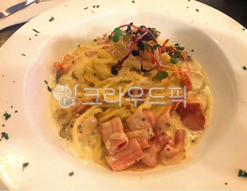 noodle dish,spaghetti,noodles,cuisine,food,meal,bacon,Western food,dish,pasta,eating out,ingredients,carbonara,carbonara spaghetti,Carbonara pasta