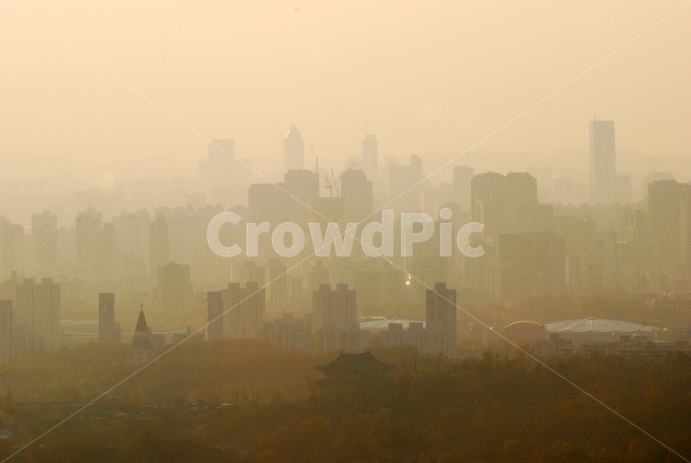 미세먼지,황사,스모그,매연,대기오염,날씨,기후,배기가스,안개,연무,뿌옇다,흐린,도시,서울,공기,중심가,이슈,경보,smoke,foggy,우울한,탁한,기상,마스크,주의보,대도시,city,메트로폴리탄,공기청정,fog,dust,haze,오염,공기청정기,환경,environment,air,atmosphere,도시,풍경,city,landscape,한국도시풍경,한국도시경관,korea cityscape,nature,자연