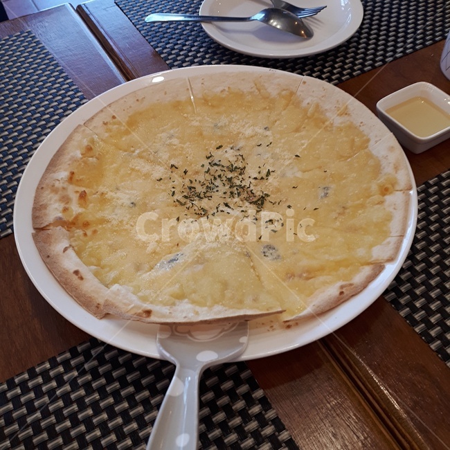 고르곤졸라,피자,음식,레스토랑,고르곤졸라피자,음식,식재료,요리,food,cook,meal,dishes,food reserves,양식,서양음식,서양요리,western food,western dishes,western meal,western cook