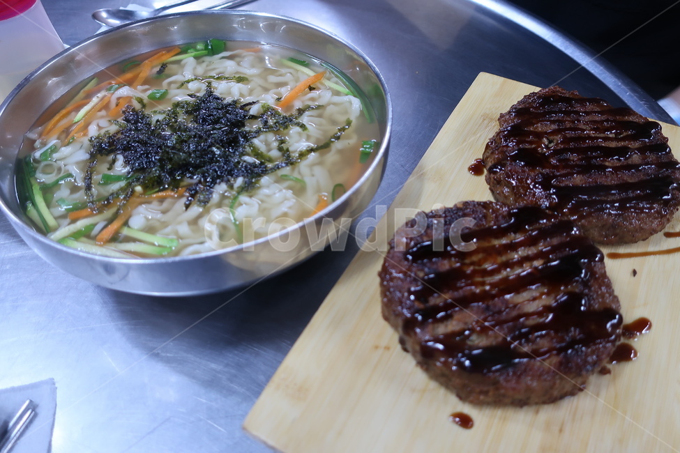 칼국수,바지락,음식,분식,한식,김가루,스테이크,음식,식재료,요리,food,cook,meal,dishes,food reserves,면류,면요리,noodles,한식,한국음식,한국요리,korean food,korean dishes,korean meal,korean cook