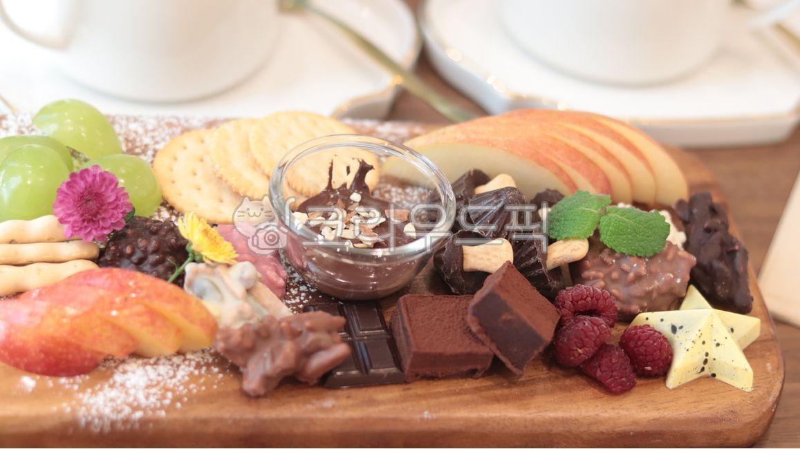 Chocolate decoration,Chocolate Cream,white chocolate,Pave Chocolate,Chocolate,cacao,Apple mint leaves,dessert,chocolate cream,chocolate dip,cutting board,decoration,chocolate