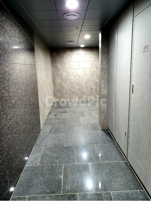 복도,출구,입구,타일,형광등