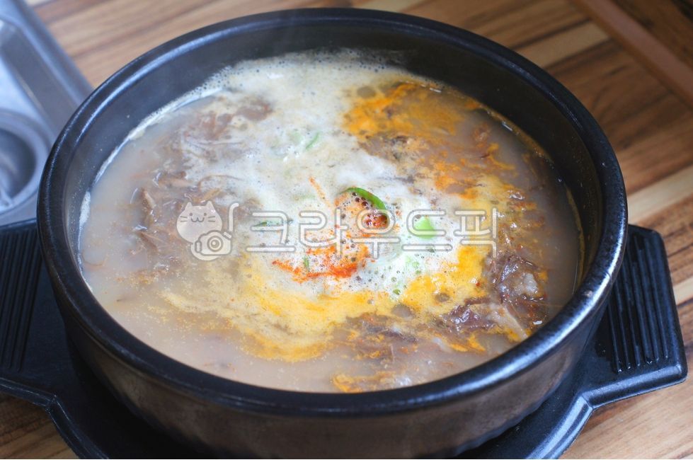 plating,soup,brackensoup,Jeju local food,Bracken Haejangguk,bowl,Meat soup and rice,meatsoup,Korean food,bracken meat stew,kfood,cooking,foodpresentation,Gukbap,Korean cuisine,brackenmeatstew,reserves,food,pottery,porkstew,earthen pot,Plating,earthenpot,h