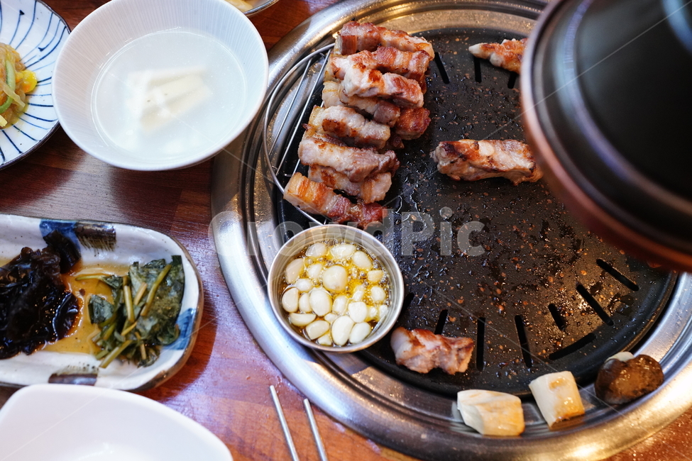 고기,돼지,육류,육식,안주,음식,불판,삼겹살,구이,한식,먹방,먹거리,푸드,식사,음식,식재료,요리,food,cook,meal,dishes,food reserves,육류,고기,meat