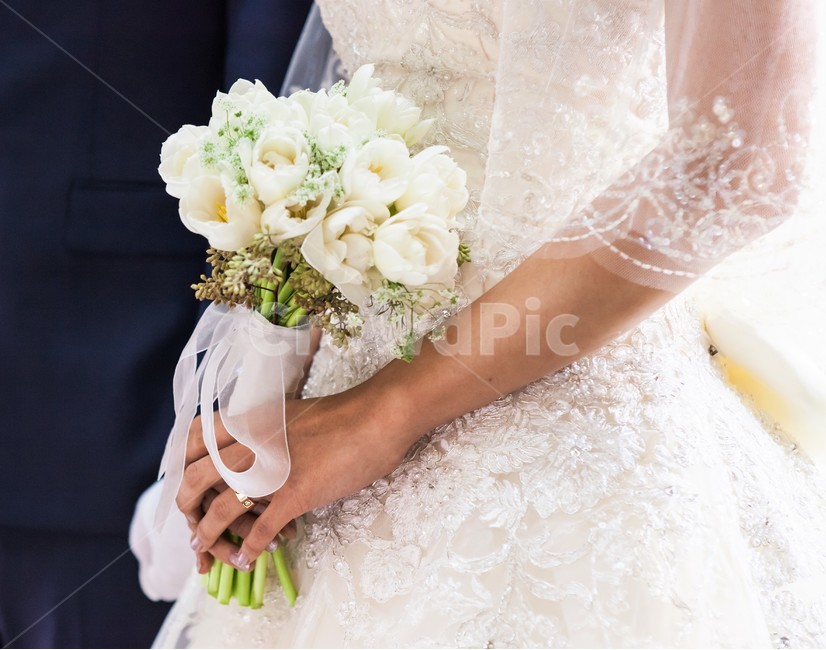 웨딩,웨딩부케,신부,결혼식,웨딩드레스,weddingbouquet,wedding,화이트플라워,결혼,사람,인물,인간,human,person,연인,커플,사랑,lover,couple,결혼,혼례,웨딩,wedding,marriage,marry,기념일,축하,anniversary,congratulation,celebrate,celebration