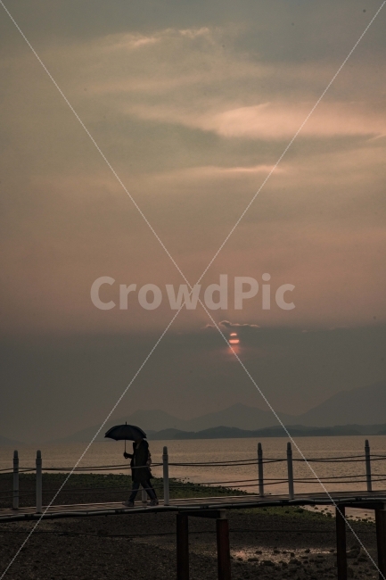 바다,풍경,하늘,흐림,저녁,노을,실루엣,자연,풍경,nature,landscape,한국자연풍경,한국자연경관,korea nature landscape,해변,바다,beach,sea,사람,인물,인간,human,person,연인,커플,사랑,lover,couple,outdoors,옥외