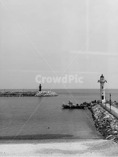 바다,등대,커피,모래사장,하늘,아이,등대,lighthouse,흑백,모노톤,monochrome,black and white,water,물