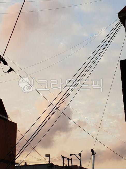 노을,석양,감성,전깃줄,분홍빛하늘,노을지는,노을배경,석양배경,감성배경화면,감성배경,분홍빛,분홍색,분홍색하늘,분홍색구름,배전선,전선,전력선,케이블,cable,powerlines,asphalt,아스팔트,sunset,도로,road,pink,pinkcloud,pinksky,sky