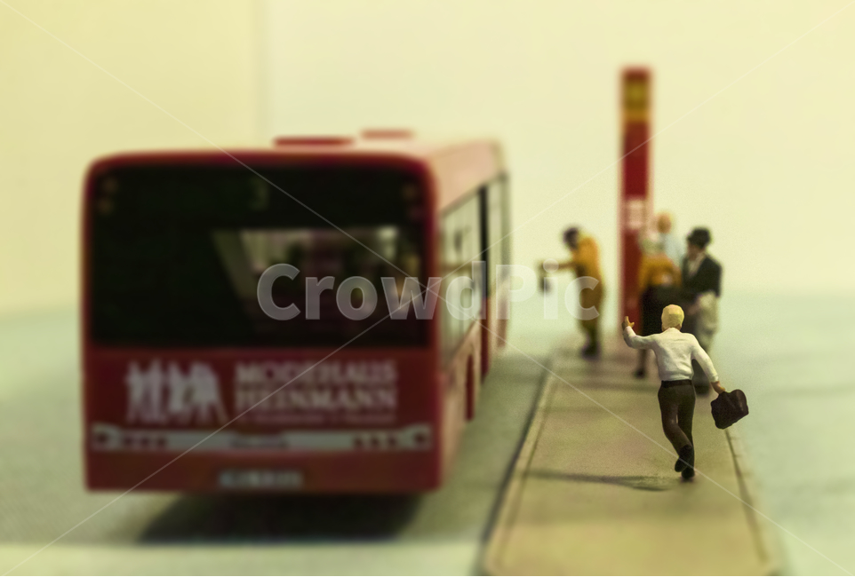 버스,bus,버스정류장,정거장,정류장,버스정거장,지각,회사출근,학교등교,아침풍경,출근,등교,미니어처,busstop,일상,연출,조각상,동상,석상,조형물,statue,bronze statue,stone statue,교통,교통수단,traffic,transportation,비즈니스,사업,business,service,work,사물,물건,오브젝트,thing,object,matter,연출,컨셉,콘셉,direction,concept,pedestrian,보행자