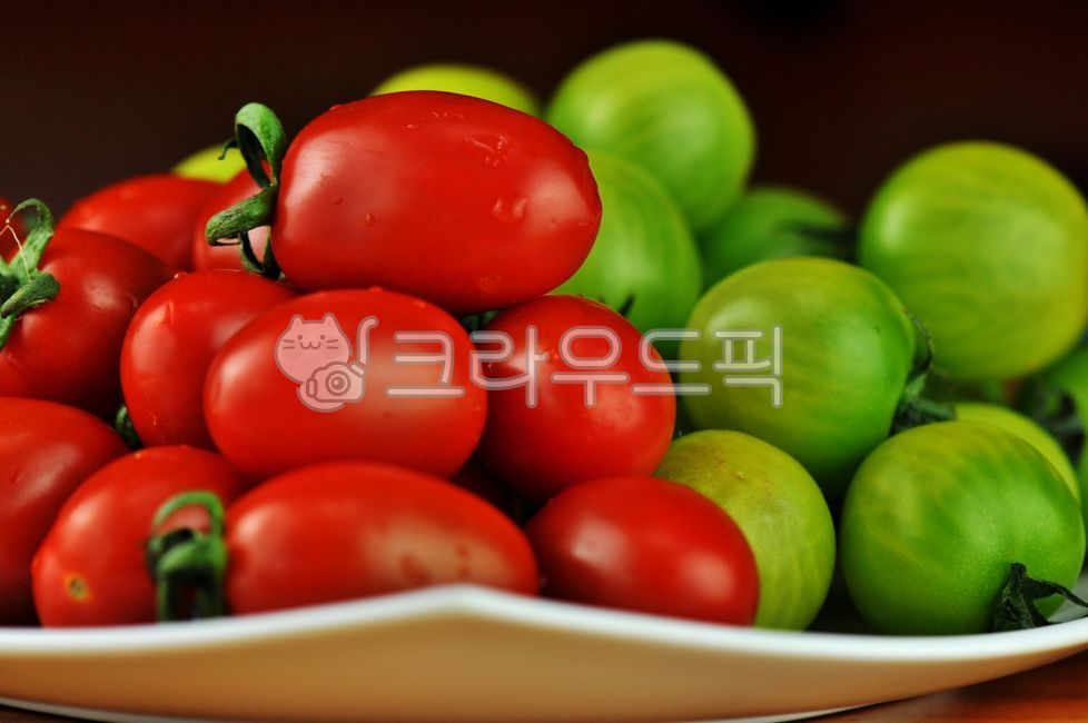 Sweet and sour,Cherry tomato,fruit,snack,tomato,vegetable,Tomato Juice,food,health food,red,spring fruit
