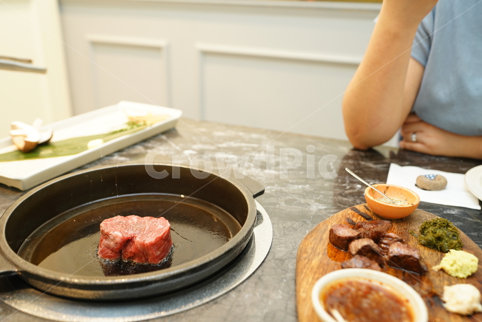 식사,먹거리,육식,육류,소고기,구이,안주,불판,음식,food